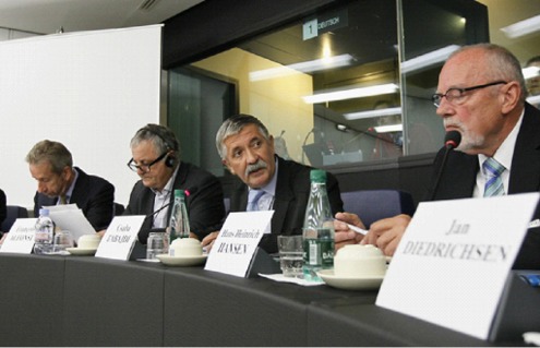 Jens Nymand Christensen (Commission européenne), François Alfonsi, Csaba Tabajdi, Hans Heinrich Hansen (président de la FUEV)